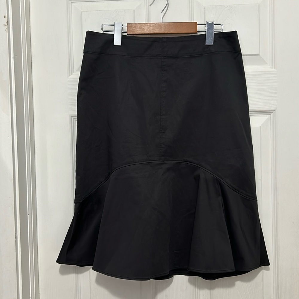 ELLEN TRACY skirt. Size 8.